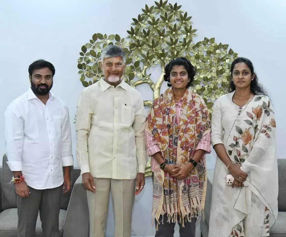 శ్రీ చరణి కడప గ్రామీణం నుంచి వరల్డ్ కప్ విజేత వరకు.. శ్రీ చరణి కడప గ్రామీణం నుంచి వరల్డ్ కప్ విజేత వరకు..
