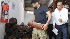 అబ్బో.. ఇంత బరువో.. తృటిలో తప్పిన ప్రమాదం..!