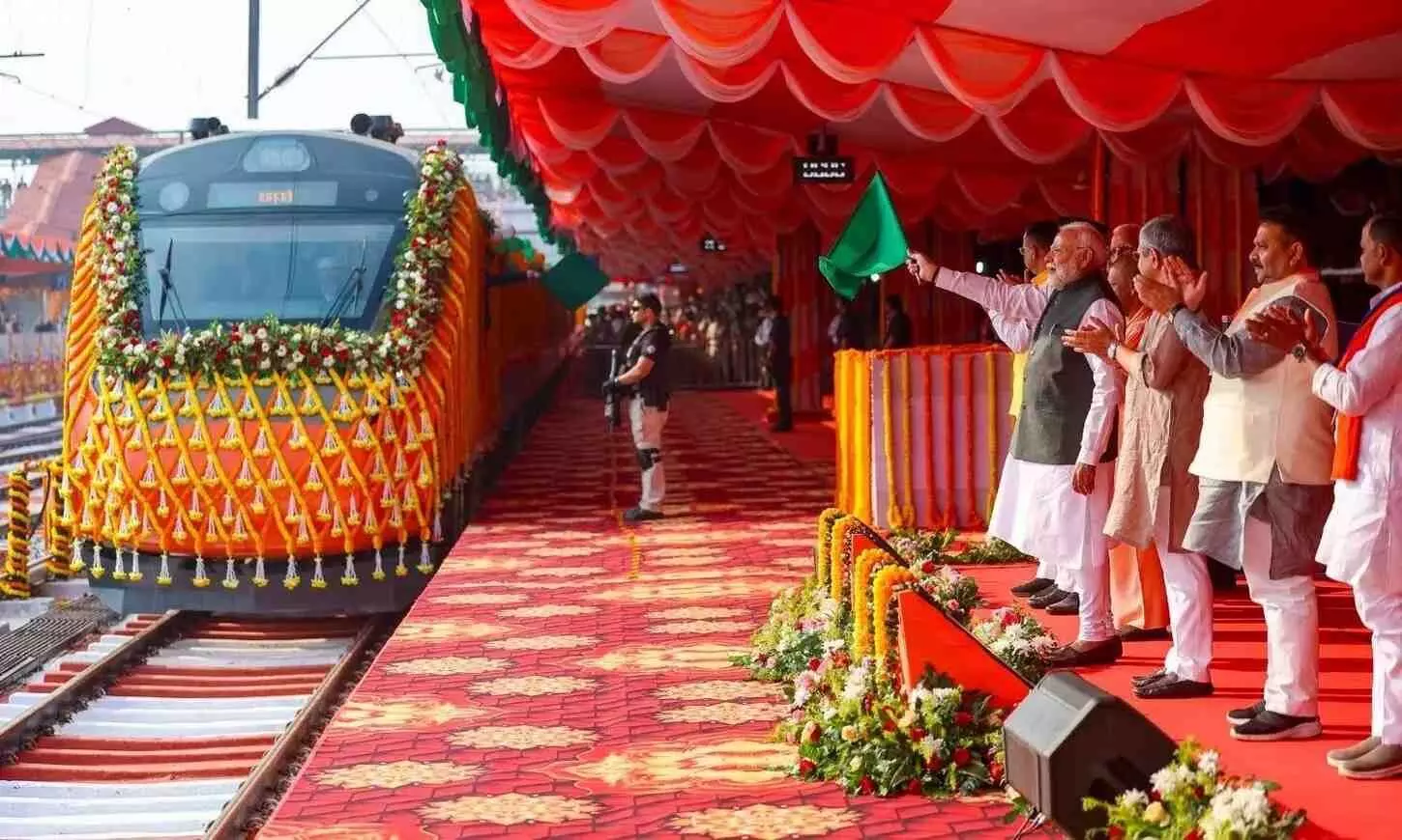 RSS గీతాలాపనపై కేరళ ప్రభుత్వ ఆగ్రహ జ్వాల.. RSS గీతాలాపనపై కేరళ ప్రభుత్వ ఆగ్రహ జ్వాల..