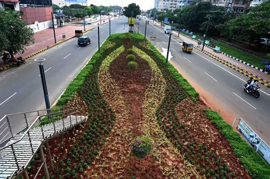 పెళ్లి కూతురులా ముస్తాబవుతున్న విశాఖ సుందరి!