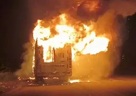 మంటల్లో భగ్గుమన్న విహారీ ట్రావెల్స్ బస్సు