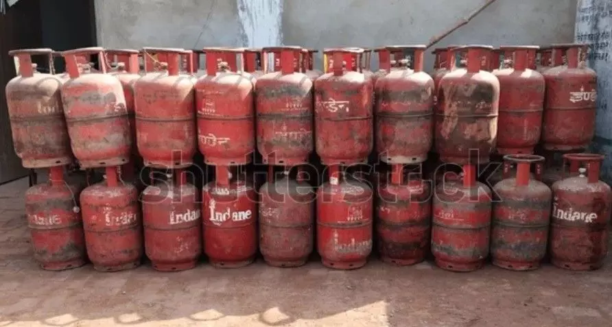 గ్యాస్ కనెక్షన్ దారులు ఈకేవైసీ తప్పనిసరి! గ్యాస్ కనెక్షన్ దారులు ఈకేవైసీ తప్పనిసరి!