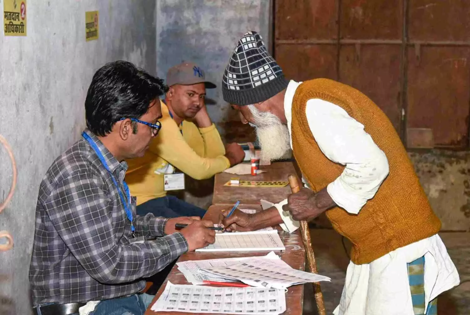 బీహార్‌లో భారీ పోలింగ్‌: మధ్యాహ్నం 3 గంటల సమయానికి 60.40 శాతం పోలింగ్