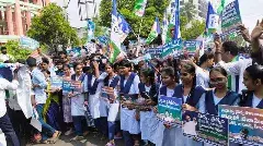 వైద్య విద్యను పేదలకు దూరం చేయొద్దు