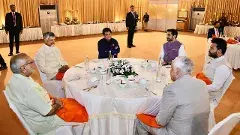 అల్పాహార విందులో ఉపరాష్ట్రపతి రాధాకృష్ణన్