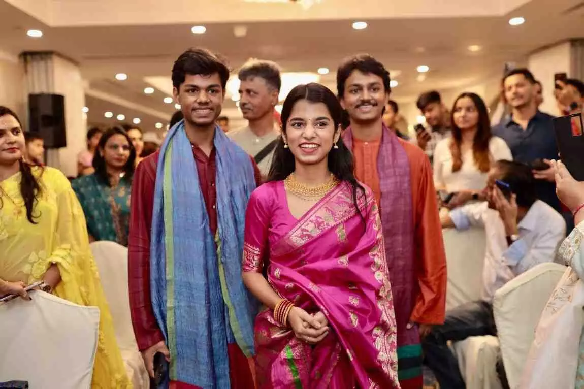 బీహార్ ఎన్నికలు: ముందంజలో మైథిలీ ఠాకూర్..ఓ జానపద గాయని