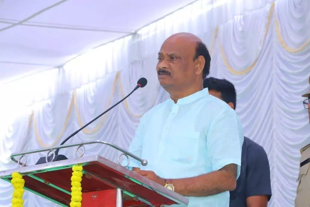 భర్త రెండు పెగ్గులు, భార్య ఐస్క్రీమ్..వైరల్ గా అయ్యన్న వ్యాఖ్యలు భర్త రెండు పెగ్గులు, భార్య ఐస్క్రీమ్..వైరల్ గా అయ్యన్న వ్యాఖ్యలు