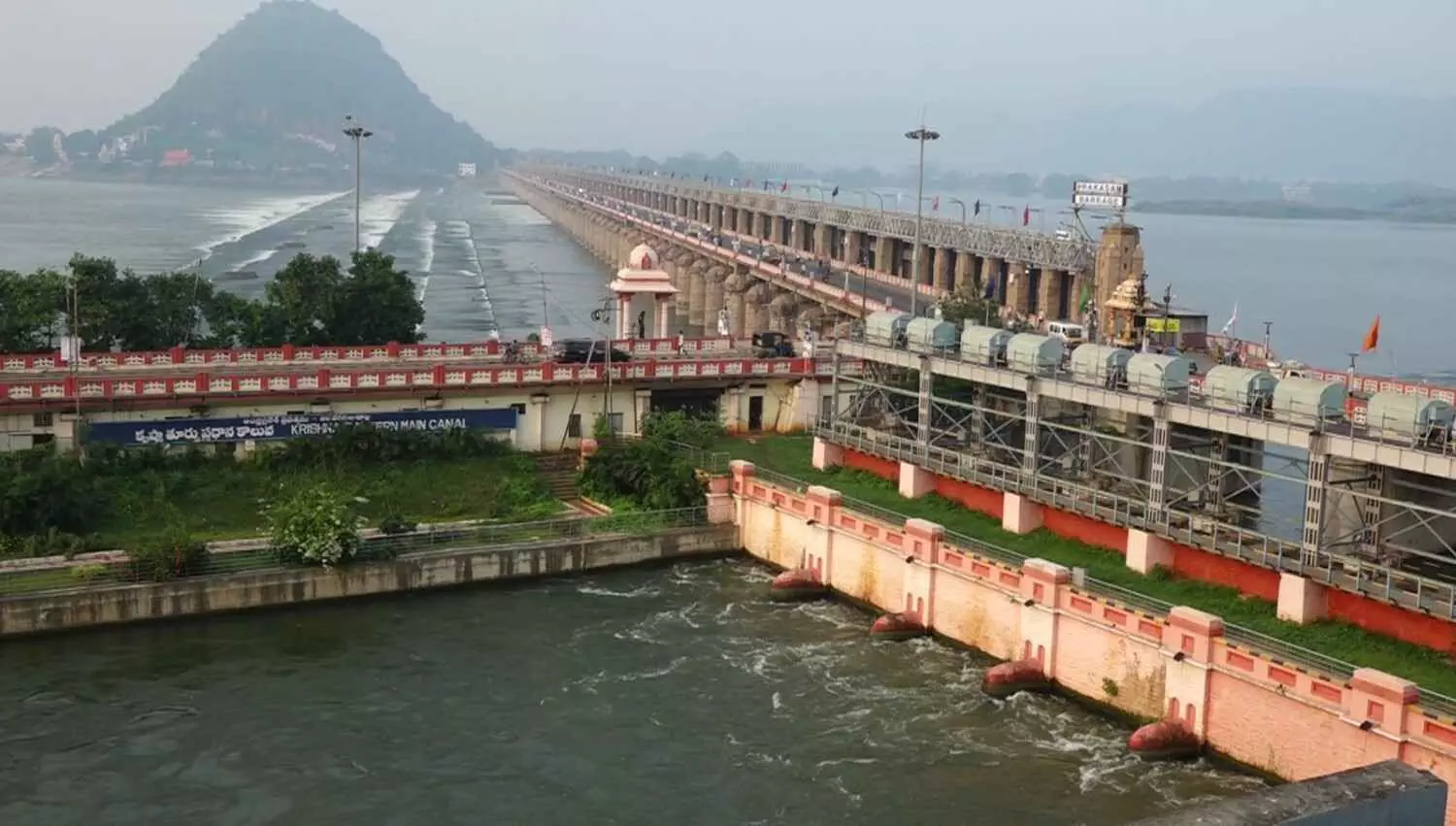 నా తల్లి కృష్ణమ్మకి జనంపై ఎంత ప్రేమో! నా తల్లి కృష్ణమ్మకి జనంపై ఎంత ప్రేమో!