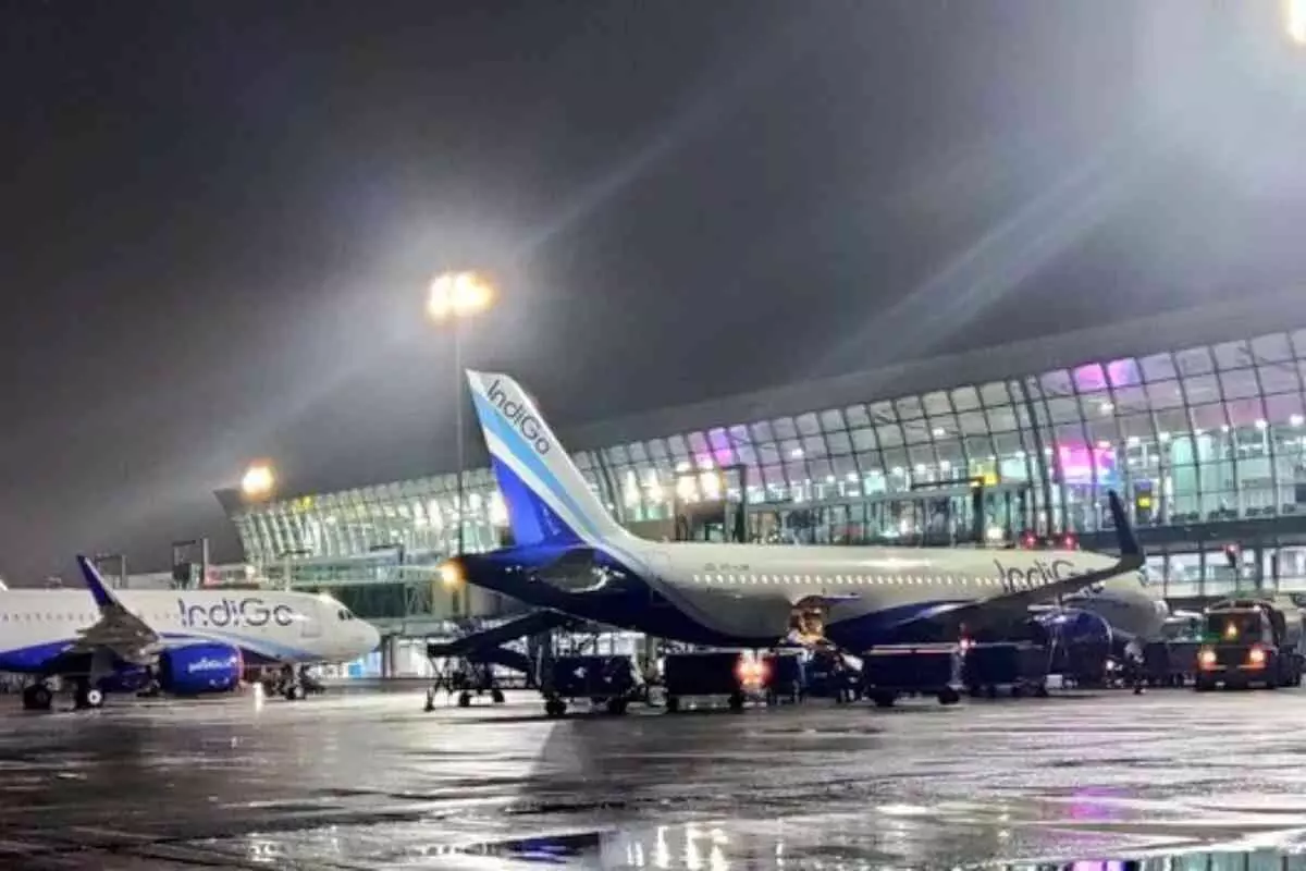 రద్దీగా మారిన విశాఖ విమానాశ్రయం రద్దీగా మారిన విశాఖ విమానాశ్రయం