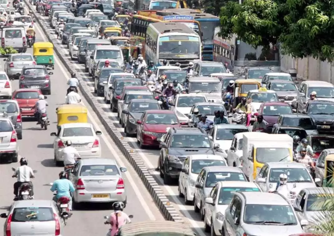 బెంగళూర్: ట్రాఫిక్ నియంత్రించాలంటే రద్దీ పన్ను ఒక్కటే మార్గం