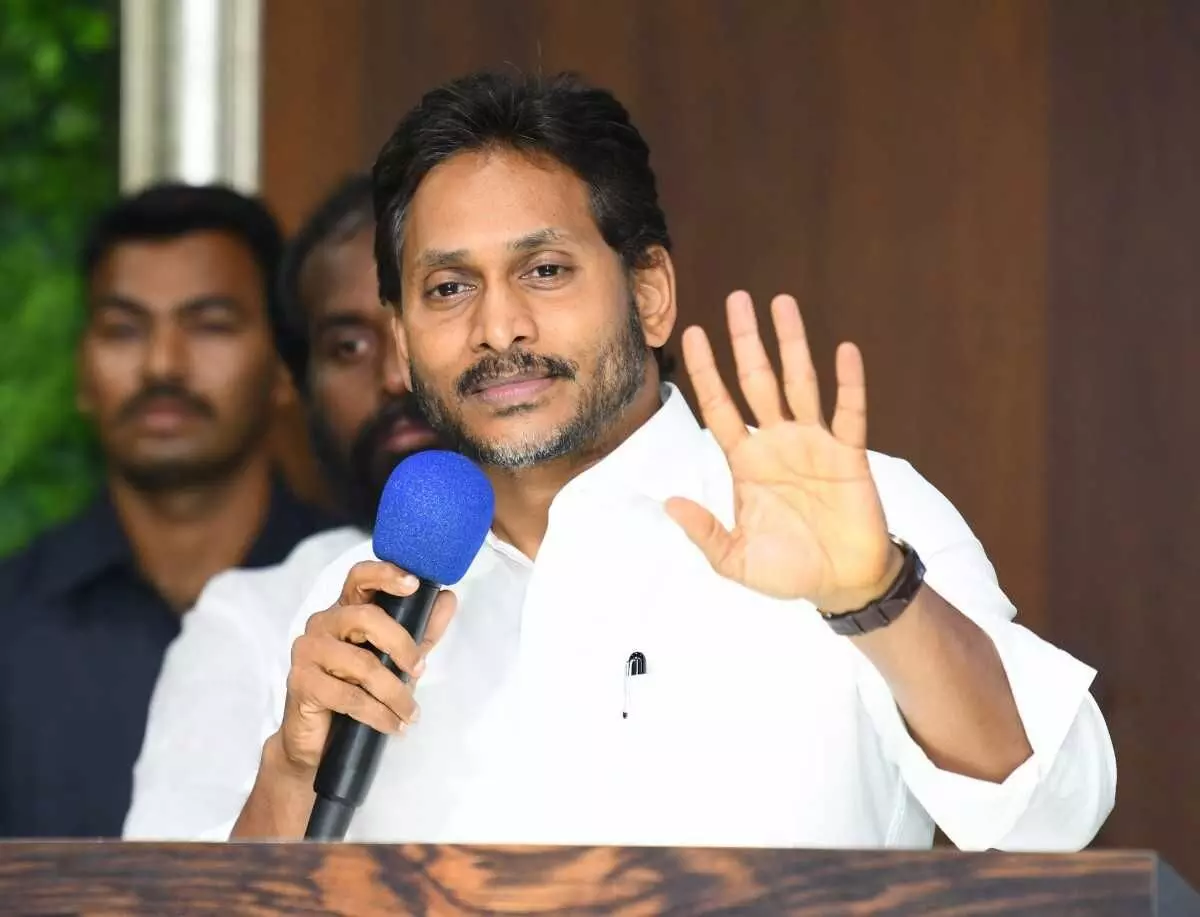 హిందూపురం దాడిపై జగన్ ఏమన్నారంటే.. హిందూపురం దాడిపై జగన్ ఏమన్నారంటే..