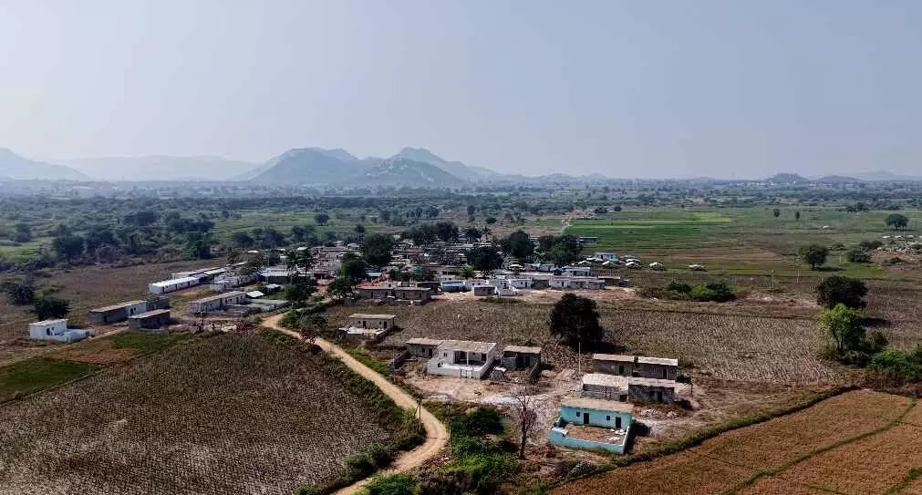 వర్షం పడిందంటే వణుకుతున్న మర్లపాడు తండా..! వర్షం పడిందంటే వణుకుతున్న మర్లపాడు తండా..!