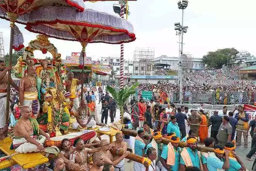 Tirumala | వైకుంఠ ద్వార దర్శనాల వివాదానికి తెరపడుతుందా? Tirumala | వైకుంఠ ద్వార దర్శనాల వివాదానికి తెరపడుతుందా?