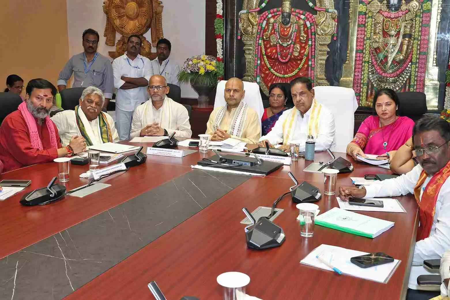 Tirumala | వైకుంఠ ద్వార దర్శనాలపై టీటీడీ కీలక నిర్ణయం Tirumala | వైకుంఠ ద్వార దర్శనాలపై టీటీడీ కీలక నిర్ణయం