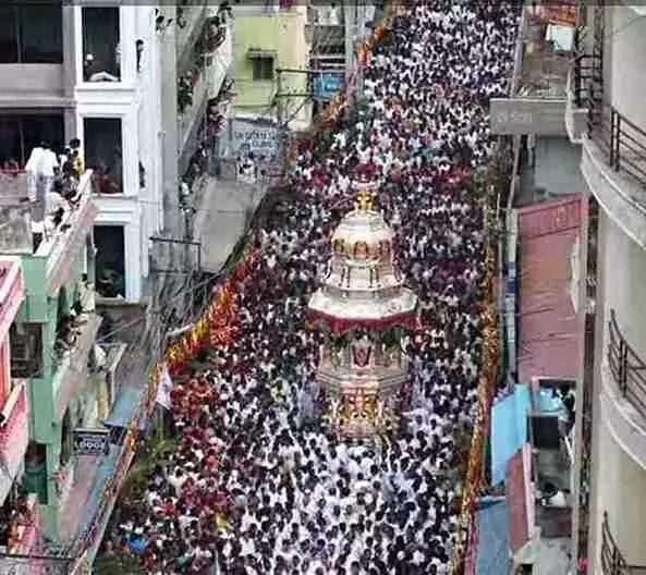 ప్రముఖుల దారులన్నీ పుట్టపర్తి వైపే... ఆకట్టుకున్న సత్యసాయి రథోత్సవం ప్రముఖుల దారులన్నీ పుట్టపర్తి వైపే... ఆకట్టుకున్న సత్యసాయి రథోత్సవం