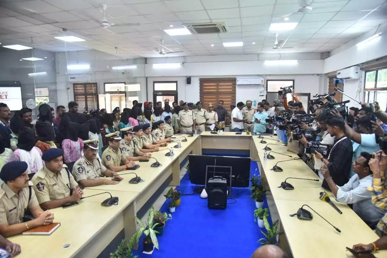 మావోయిస్టులు లొంగిపోవడానికి కాదు, తల దాచుకోవడానికే?