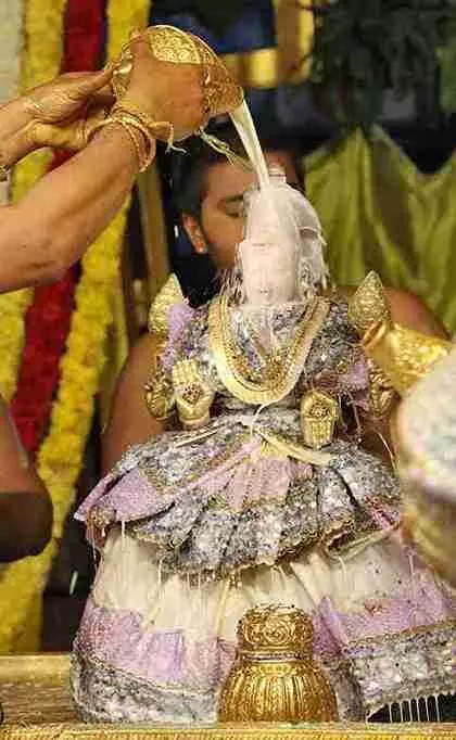 Tiruchanuuru | సిరులతల్లి మెడలో ఒదిగిన ఏడురకాల పూలమాలలు Tiruchanuuru | సిరులతల్లి మెడలో ఒదిగిన ఏడురకాల పూలమాలలు