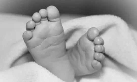 మురుగు కాలువలో పసిబిడ్డ శరీర భాగాలు మురుగు కాలువలో పసిబిడ్డ శరీర భాగాలు