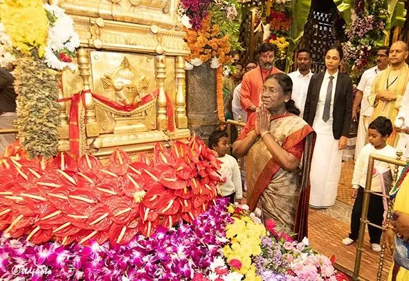 తిరుచానూరు ఆలయంలో రాష్ట్రపతి ద్రౌపదీ ముర్ము (president Murmu) తిరుచానూరు ఆలయంలో రాష్ట్రపతి ద్రౌపదీ ముర్ము (president Murmu)