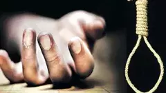 తరగతి గదిలోనే 10వ తరగతి విద్యార్థిని ఉరి