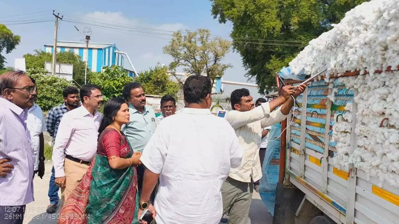 పత్తి కొనుగోలులో మెలికలు పెడుతున్న సీసీఐ