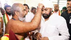 పుష్పార్చనలతో పవన్ కల్యాణ్ ప్రత్యేక పూజలు