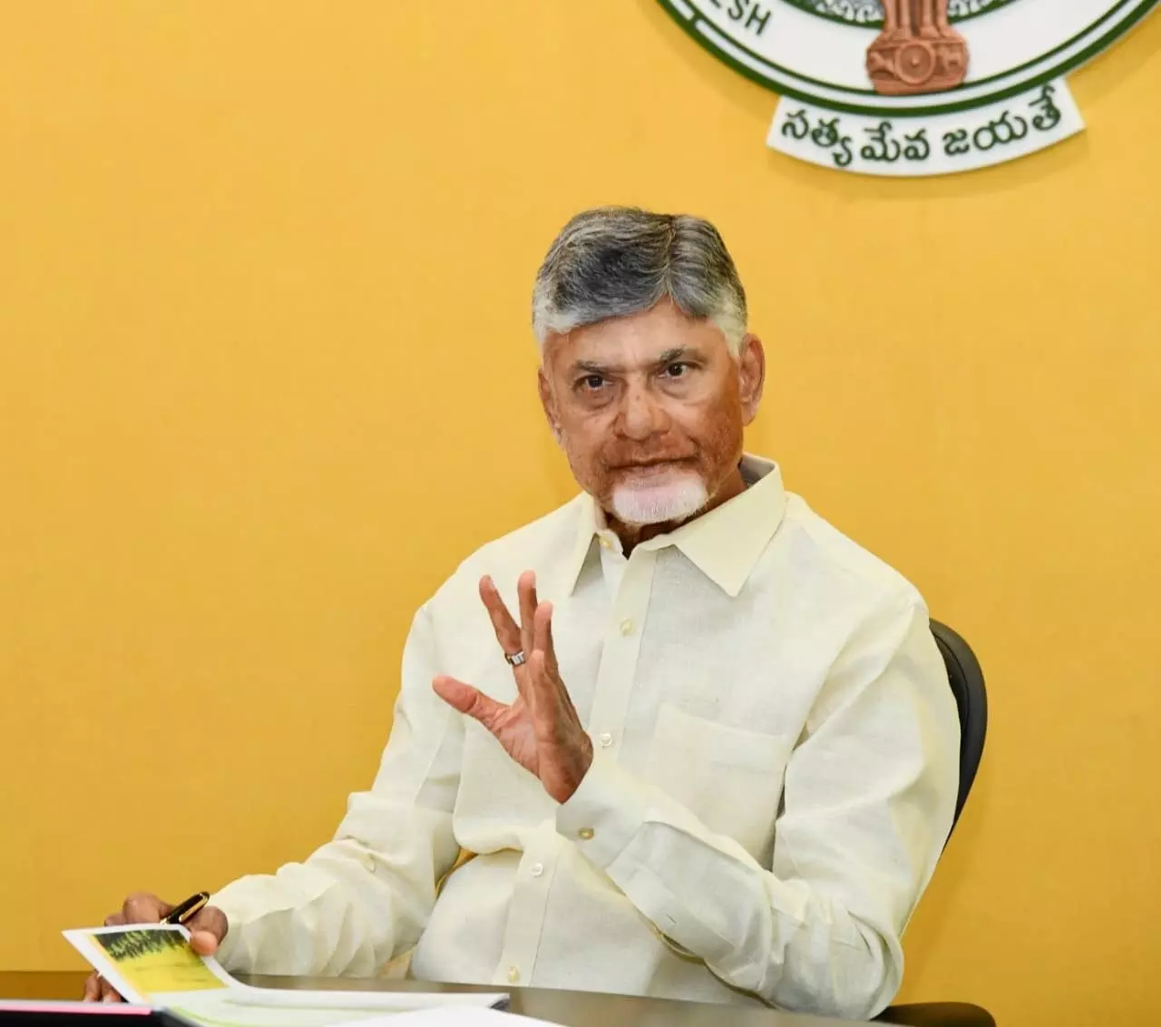 ఏపీలో మారనున్న పరిపాలనా కేంద్రాలు ఏపీలో మారనున్న పరిపాలనా కేంద్రాలు