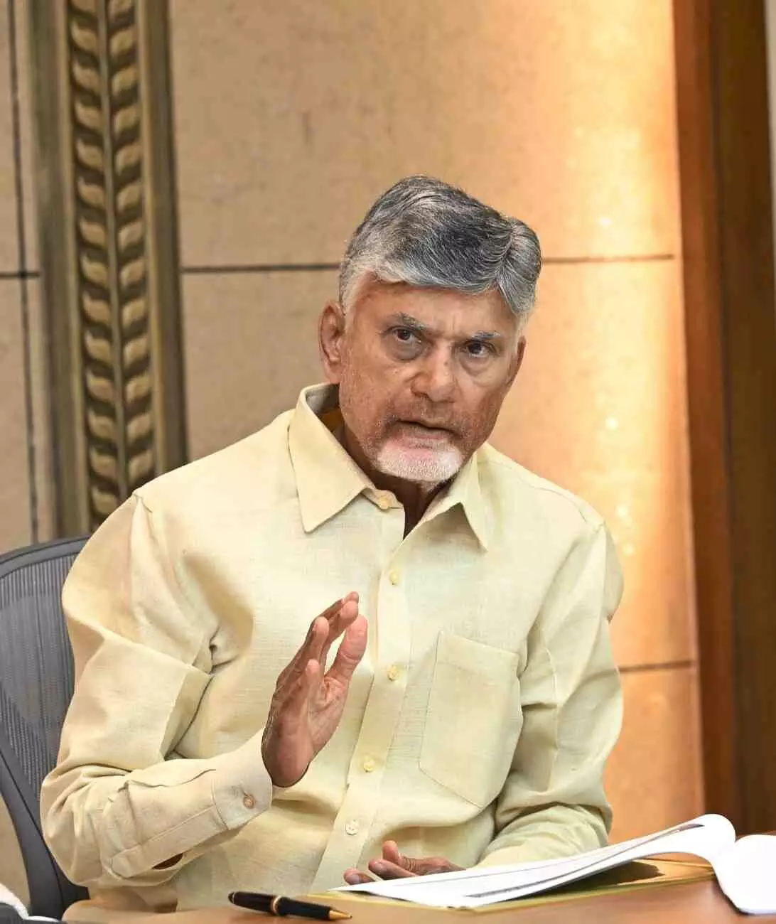 తప్పు చేసిన కాంట్రాక్టర్లను గుర్తించండి