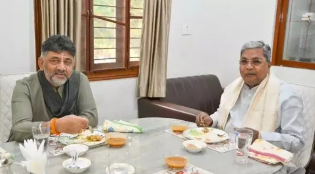 కర్ణాటక: ఆప్టిక్స్ రాజకీయాలకు తెరలేపిన డీకే శివకుమార్, సిద్ధరామయ్య