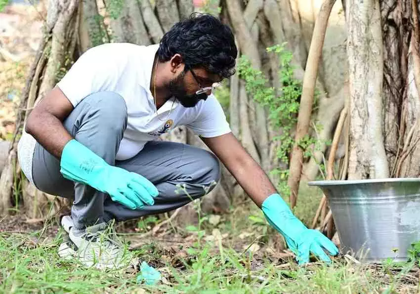 చెత్తెత్తిన కలెక్టర్