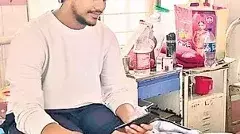 కాకినాడ సర్జికల్ బ్లేడు ఘటన..డాక్టర్, స్టాఫ్ నర్స్ సస్పెండ్