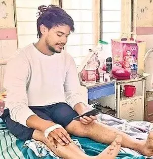 కాకినాడ సర్జికల్ బ్లేడు ఘటన..డాక్టర్, స్టాఫ్ నర్స్ సస్పెండ్ కాకినాడ సర్జికల్ బ్లేడు ఘటన..డాక్టర్, స్టాఫ్ నర్స్ సస్పెండ్