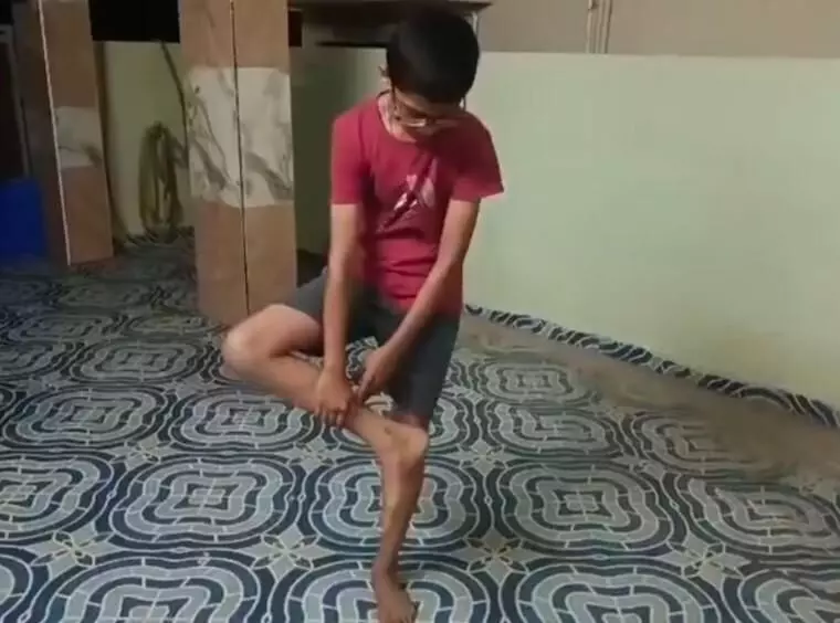 బిరియాని తెచ్చుకున్నారని పిల్లలను చితక బాదారు బిరియాని తెచ్చుకున్నారని పిల్లలను చితక బాదారు