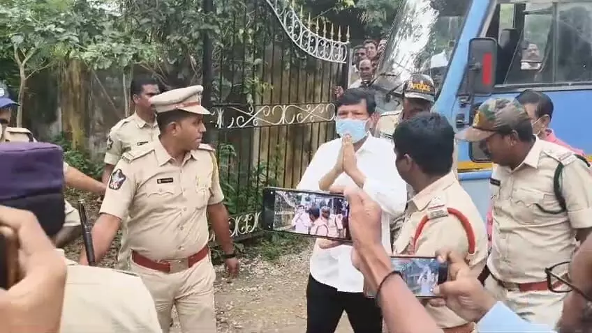 Adulterated alcohol | మాజీ మంత్రి జోగికి రిమాండ్..