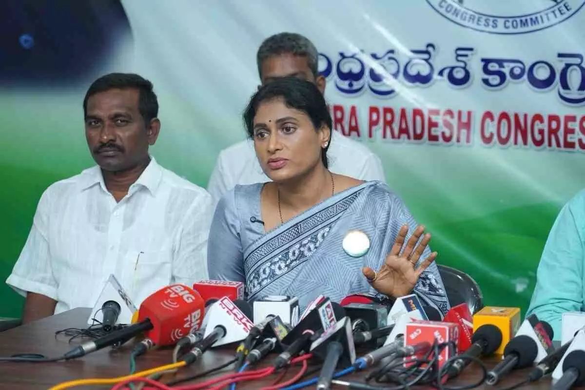 కనికరం లేకుండా కూల్చేశారు కనికరం లేకుండా కూల్చేశారు