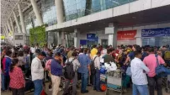 ప్రయాణికులను దోచుకుంటున్న ప్రయివేట్ విమానయాన సంస్థలు