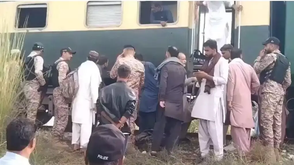 జాఫర్ ఎక్స్ ప్రెస్ ను మరోసారి టార్గెట్ చేసిన బలూచ్ తిరుగుబాటుదారులు