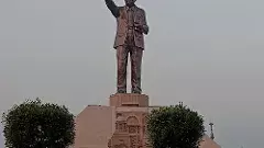 విగ్రహాలకు హారతులు, ఆశయాలకు పాతరలు