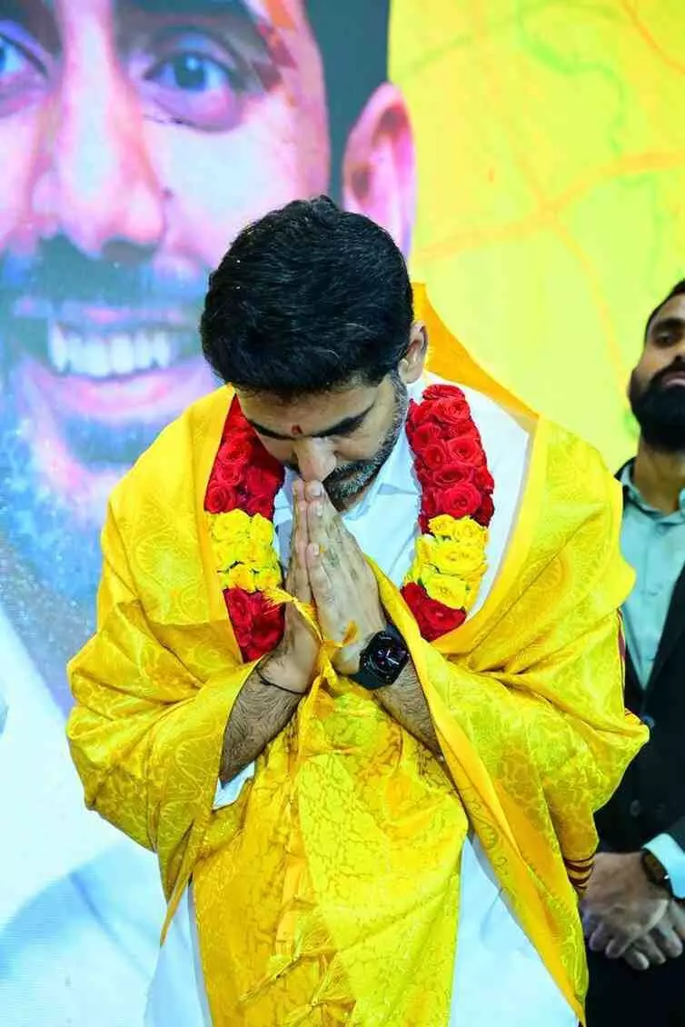 కష్ట కాలంలో అండగా ఉన్నారు కష్ట కాలంలో అండగా ఉన్నారు