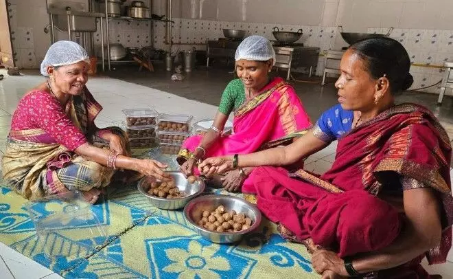 హైదరాబాద్ వచ్చిన ఇన్వెస్టర్లకు అదిరిపోయే గిఫ్టులు హైదరాబాద్ వచ్చిన ఇన్వెస్టర్లకు అదిరిపోయే గిఫ్టులు