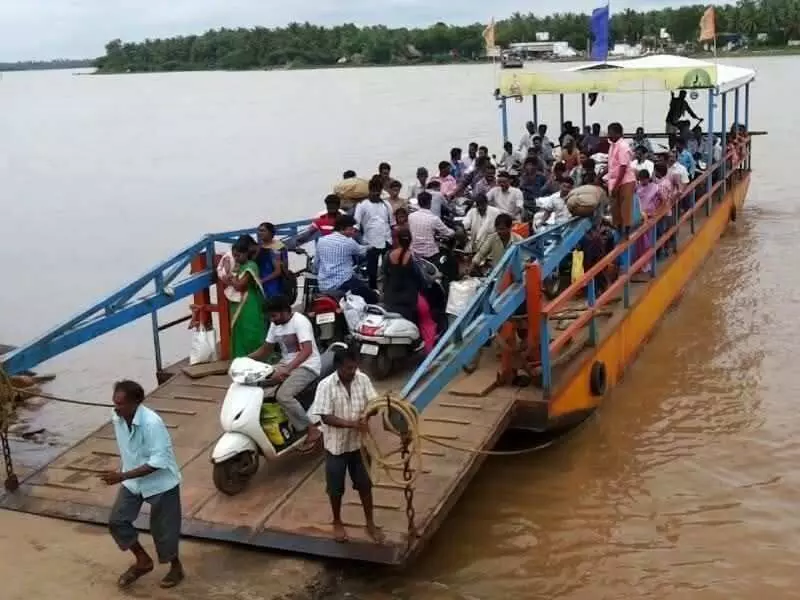 పంటు ప్రయాణం..ప్రాణ సంకటం పంటు ప్రయాణం..ప్రాణ సంకటం