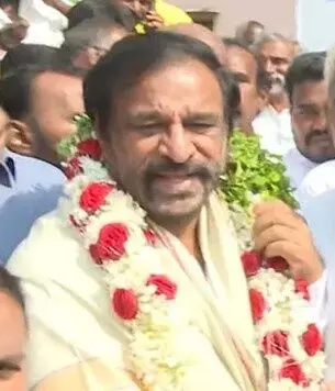 కడప కొత్త మేయర్గా పాకా సురేష్ ఏకగ్రీవం కడప కొత్త మేయర్గా పాకా సురేష్ ఏకగ్రీవం