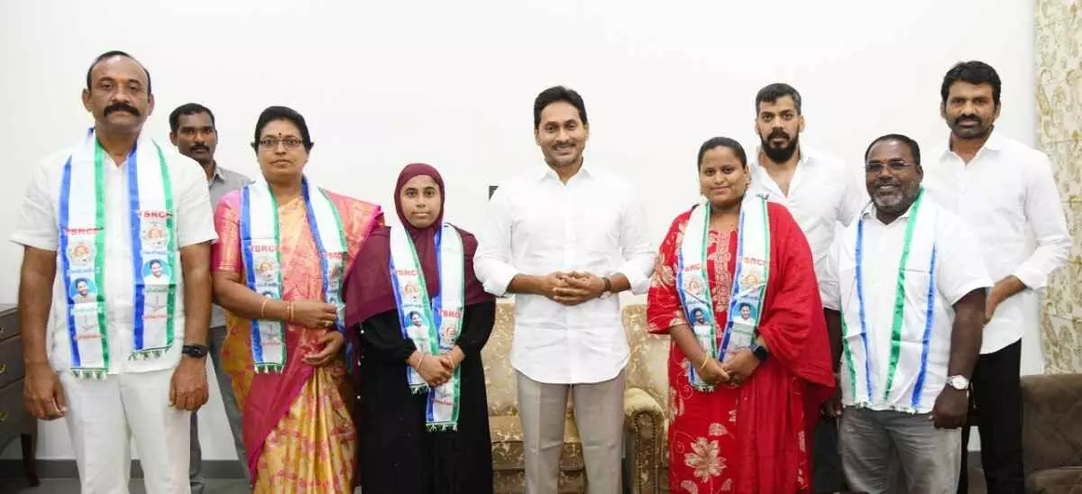 నెల్లూరులో టీడీపీకి భారీ షాక్..వైసీపీలోకి ఐదుగురు కార్పొరేటర్లు