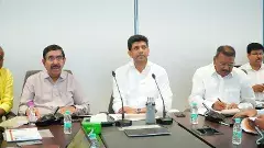 పూలింగ్ కు ఇవ్వని భూముల్లో రైతులకు ప్లాట్లు