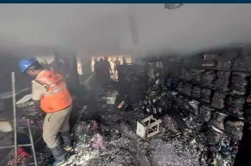 గుడివాడలో రూ. కోట్లాది విలువైన ఆస్తి బుగ్గిపాలు గుడివాడలో రూ. కోట్లాది విలువైన ఆస్తి బుగ్గిపాలు