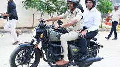 మాలాగే మీరు  ఆచరించండి.. బుల్లెట్టు బైకెక్కిన తిరుపతి ఎస్పీ, కలెక్టర్