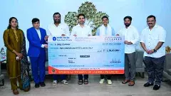 శ్రీచరణికి 2.5 కోట్ల చెక్కు