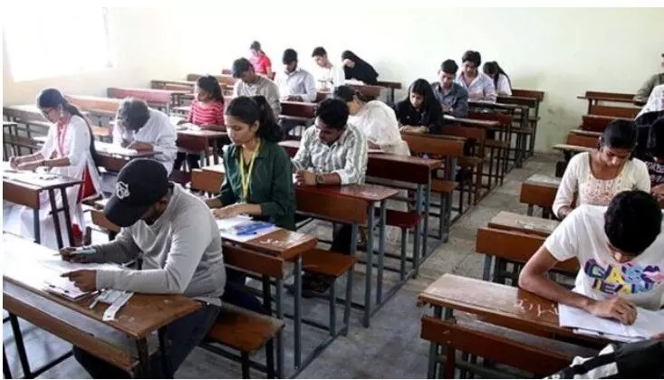 ఏపీ ఇంటర్ పరీక్షల షెడ్యూల్లో మార్పులు ఏపీ ఇంటర్ పరీక్షల షెడ్యూల్లో మార్పులు