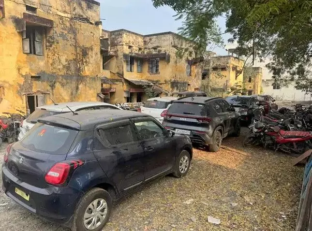 ఏకంగా 22 కార్లను దొంగతనం చేసిన ఏఎస్సై కుమారుడు ఏకంగా 22 కార్లను దొంగతనం చేసిన ఏఎస్సై కుమారుడు