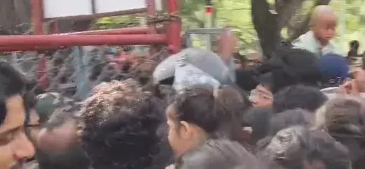 అలిపిరిలో తృటిలో తప్పిన తొక్కిసలాట